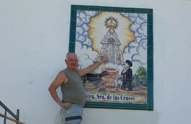 pedro lopez y el mural azulejado de la Virgen de las Cruces
