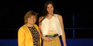 premio a Estela González Olivares