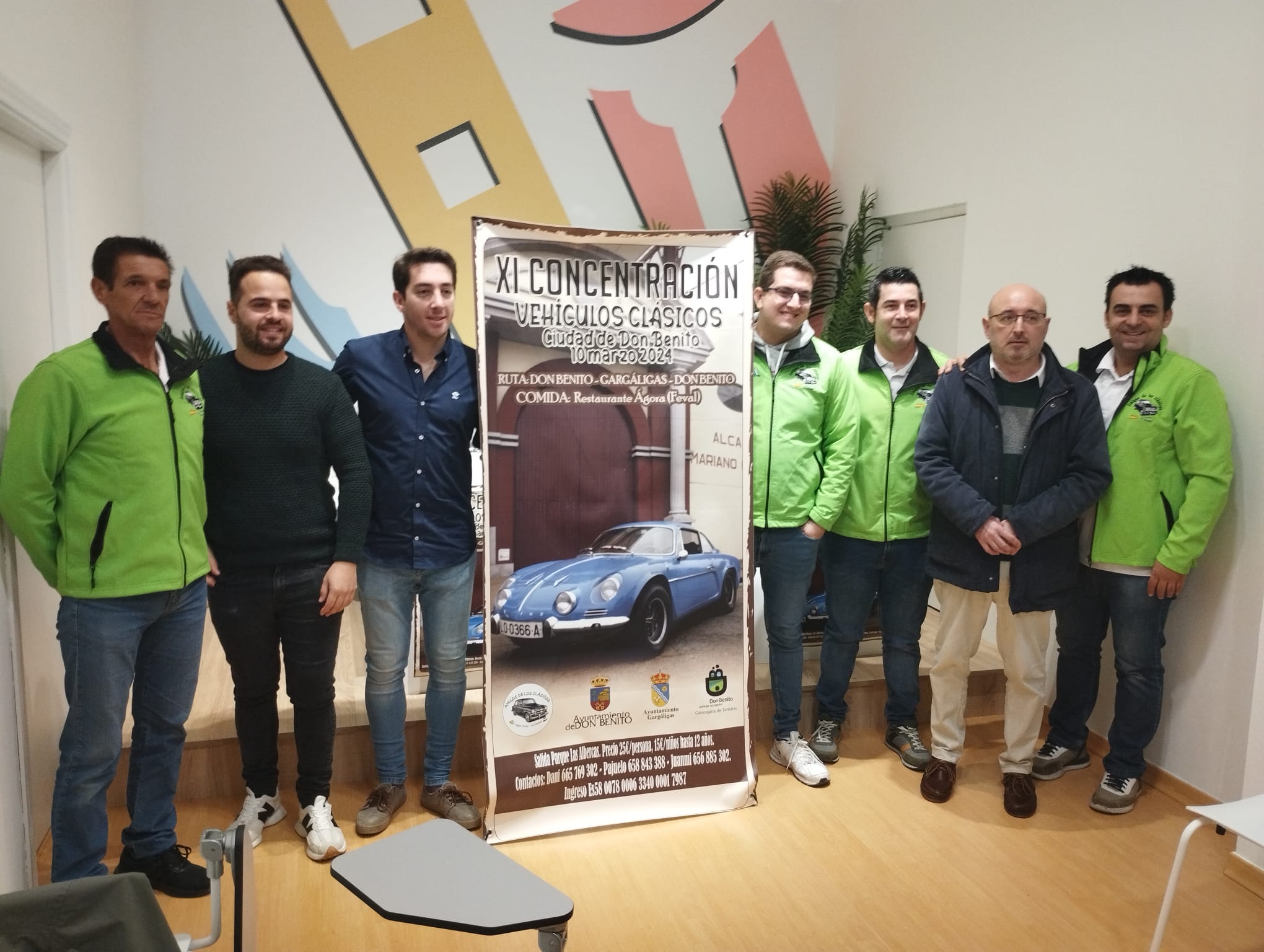 concentracion vehiculos clasicos de pie
