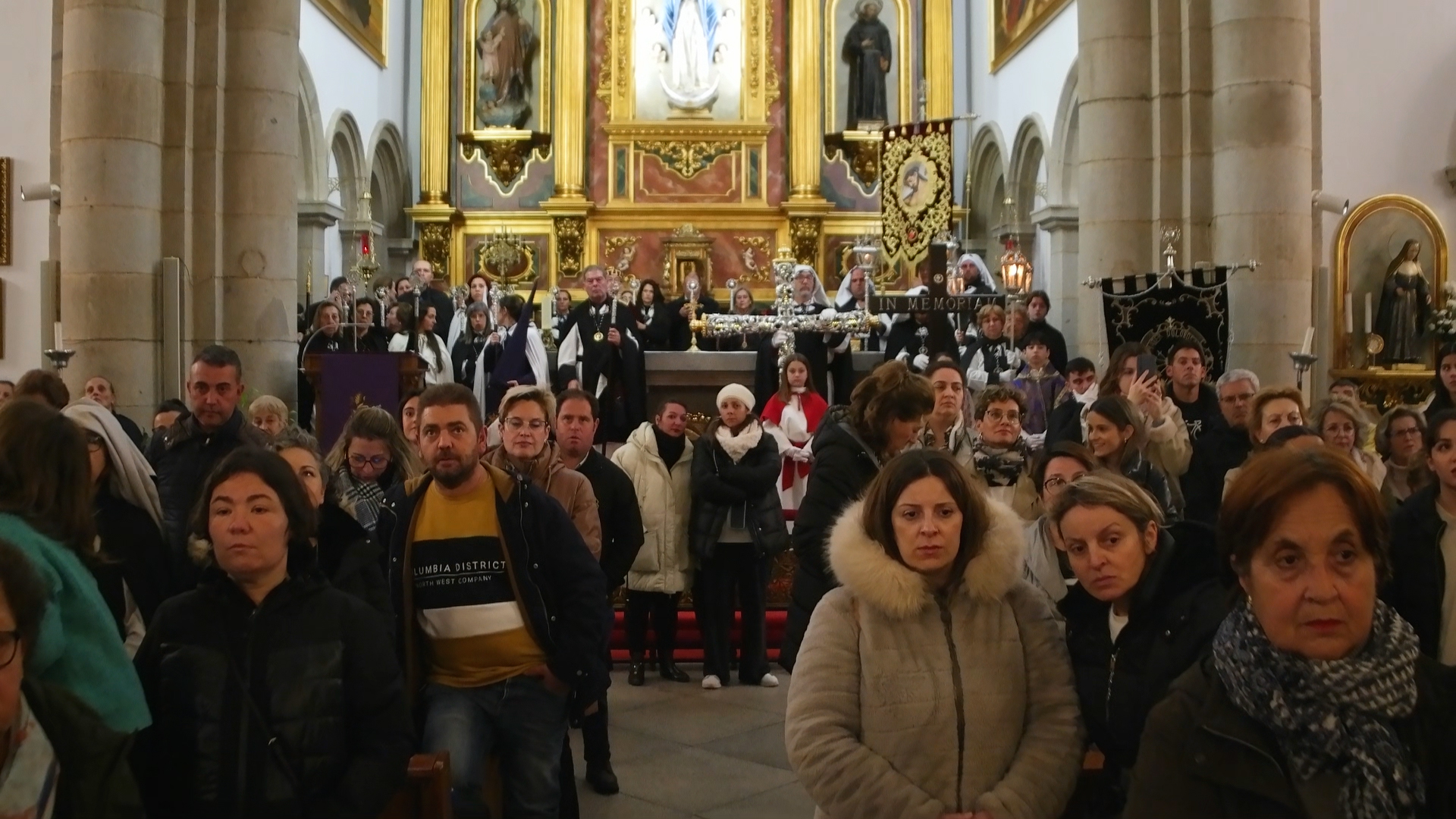 cristo de la paz db procesion templo gente