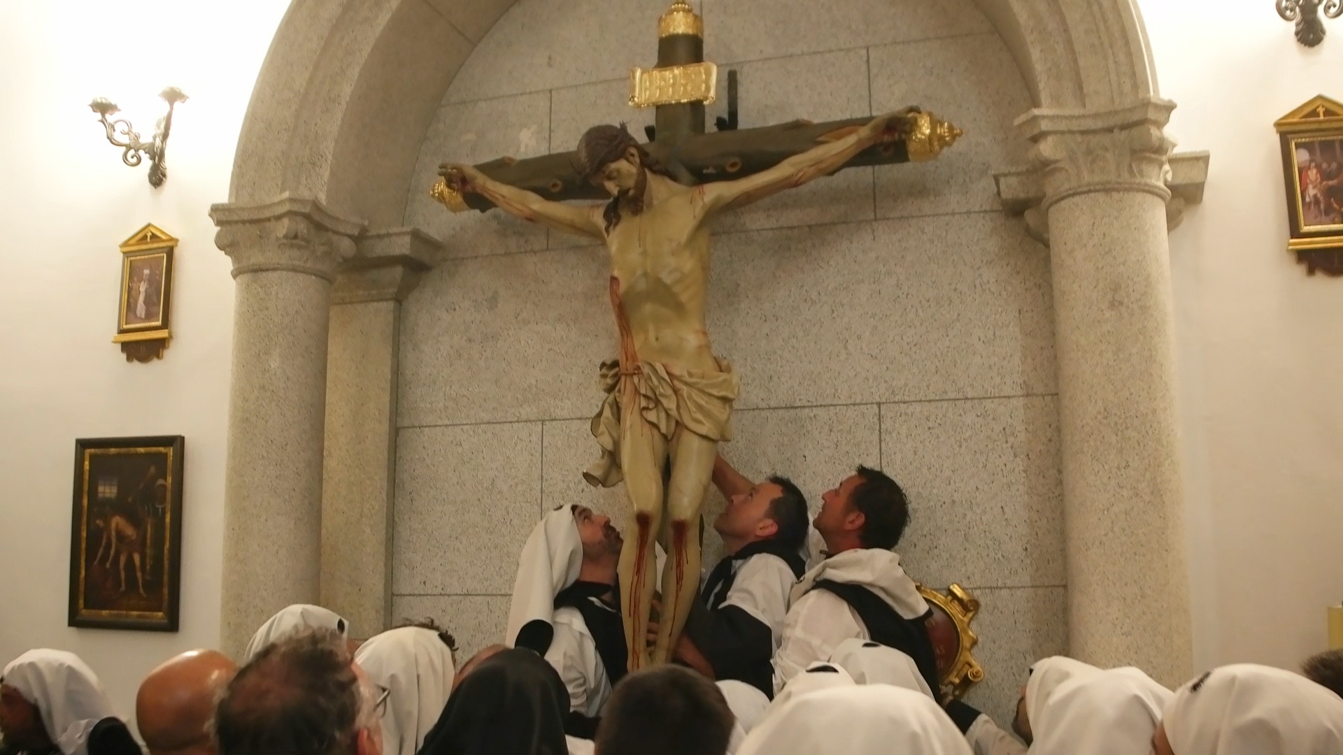 cristo de la paz db procesion templo situan en su lugar
