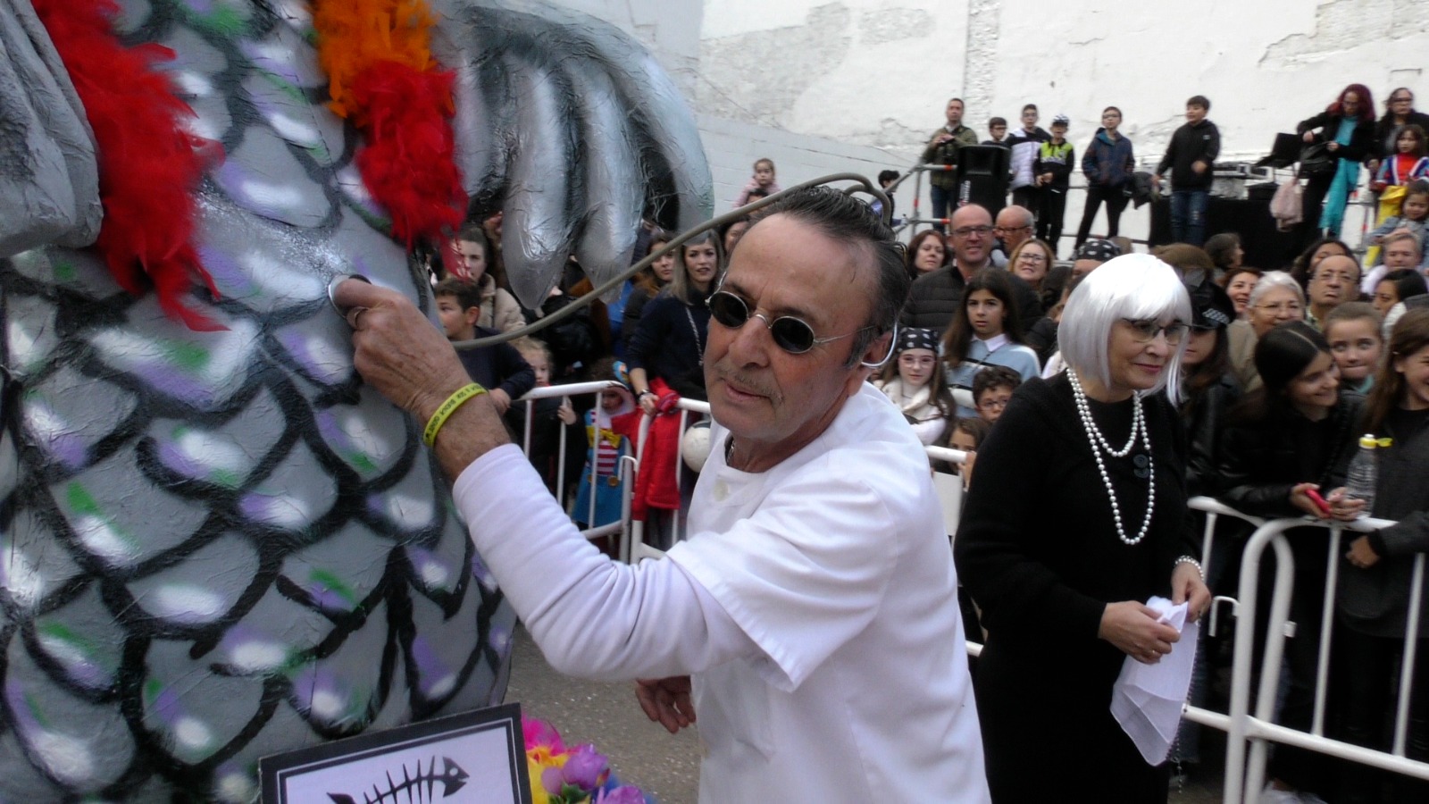 desfile entierro sardina hombre