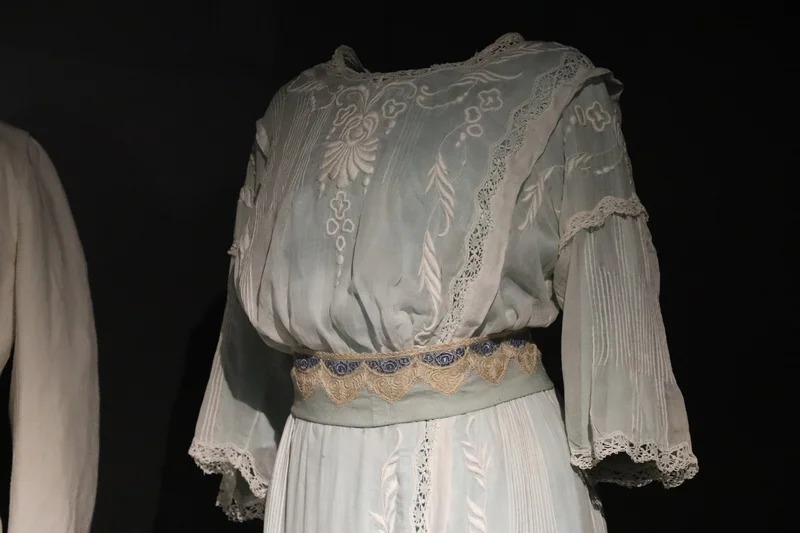 traje mes mayo