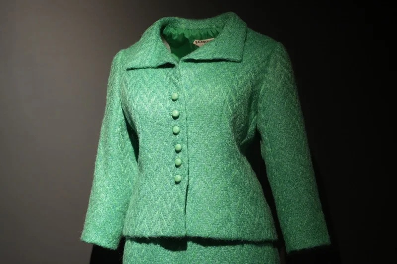 traje abril charo acero1