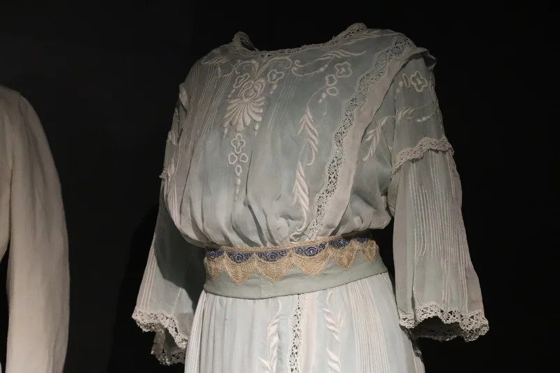 traje mes mayo