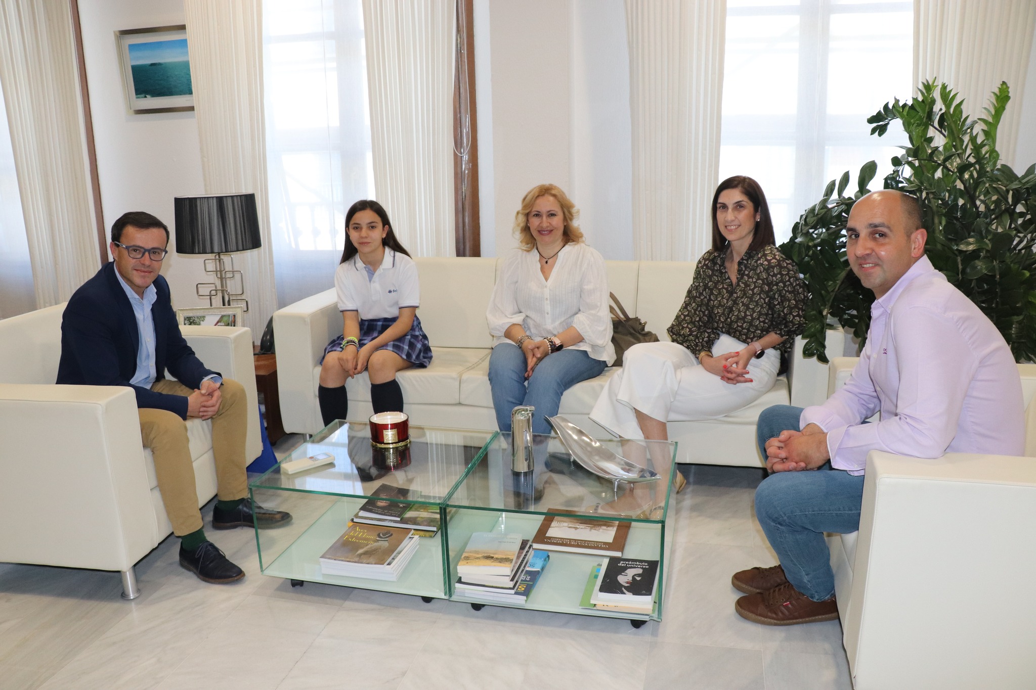alumna vva visita rey