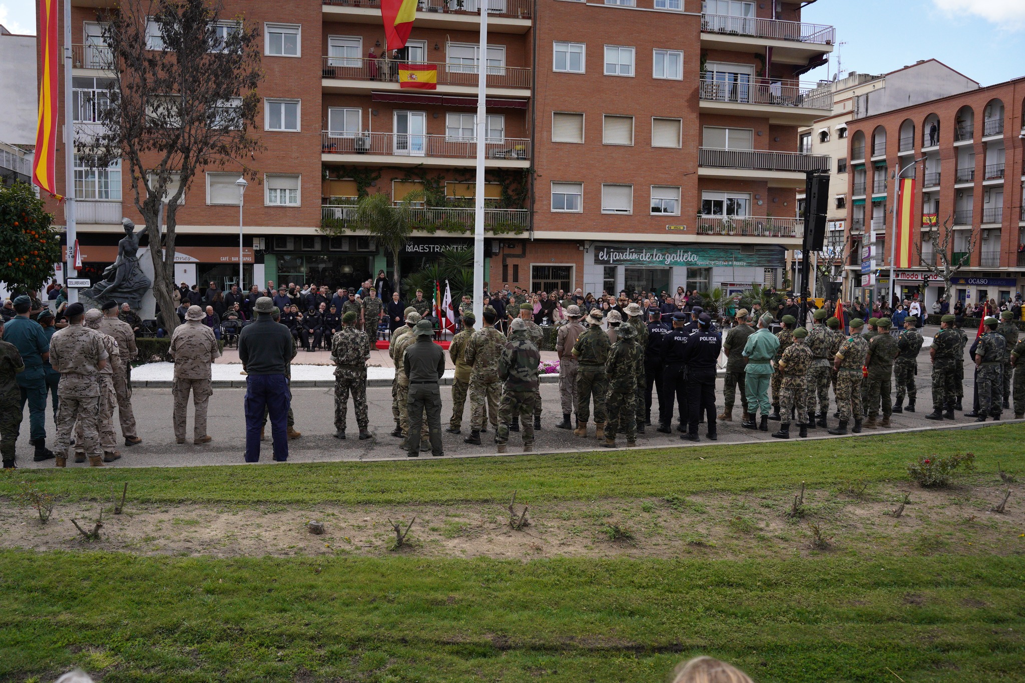 militares y proteccion civil y policia