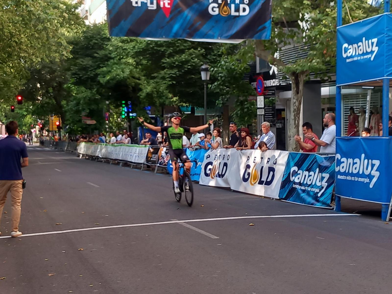 Pedro Snchez Cidoncha gana la Master40 del Gran Premio de Cnovas Cceres