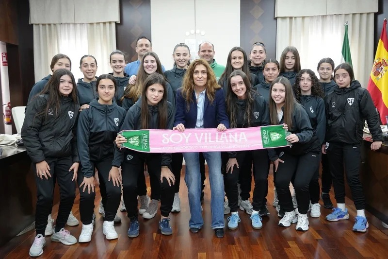 alcaldesa con villanas