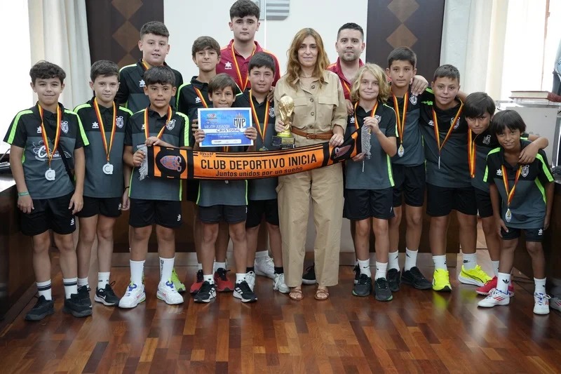 alcaldesa recibe equipo de futbol