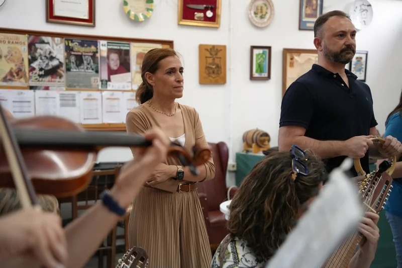 visita alcaldesa a coros y danzas