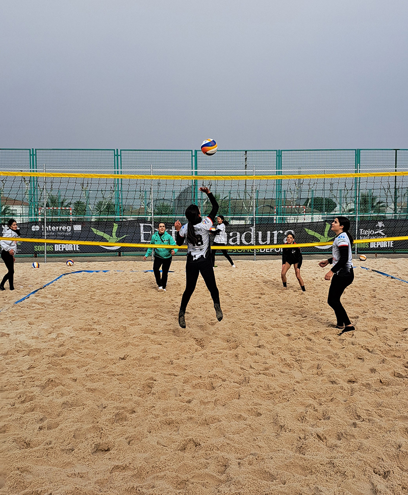 JUGADORES VOLEY PLAYA INVIERNO