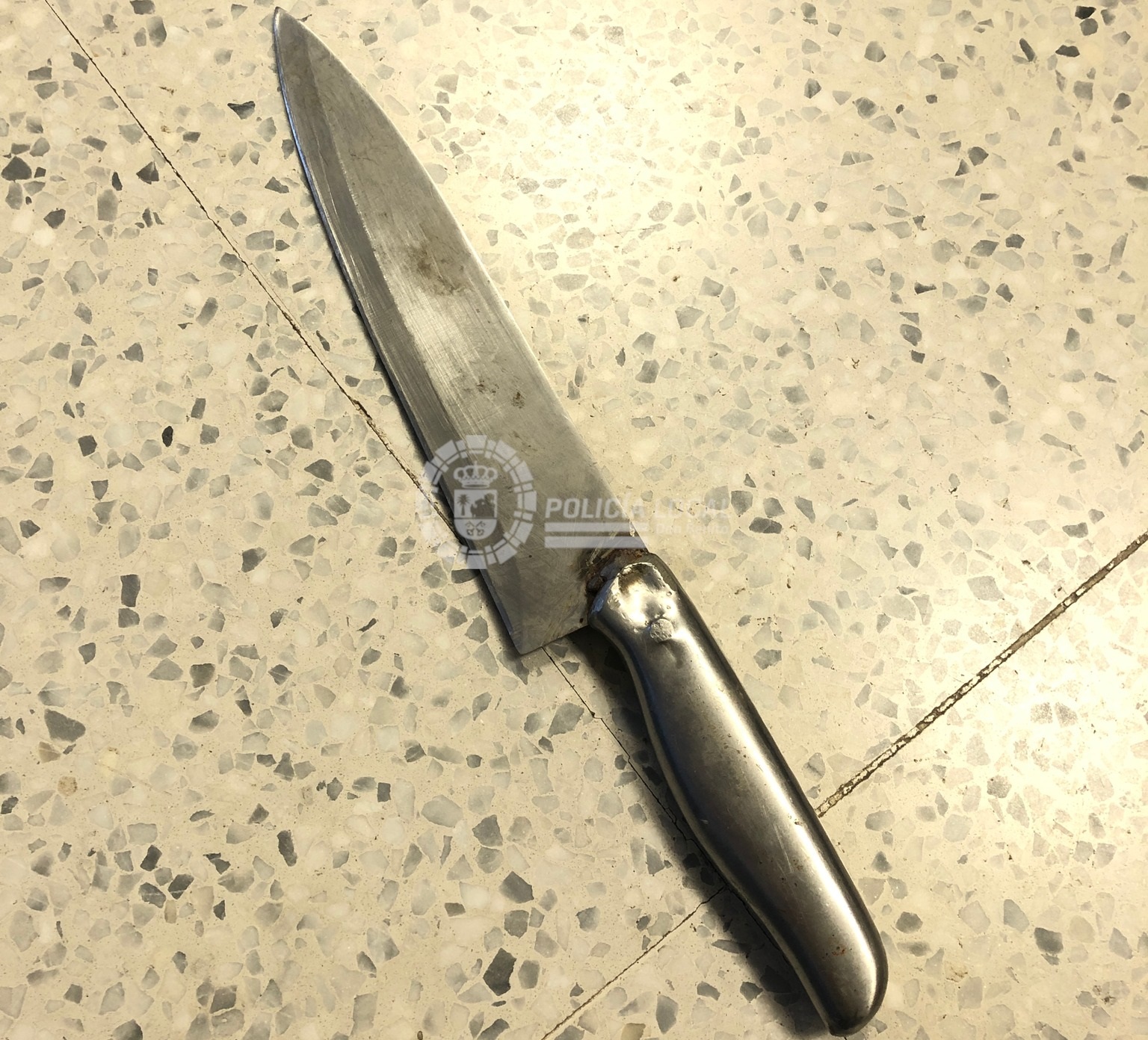 pOLICA lOCAL cuchillo