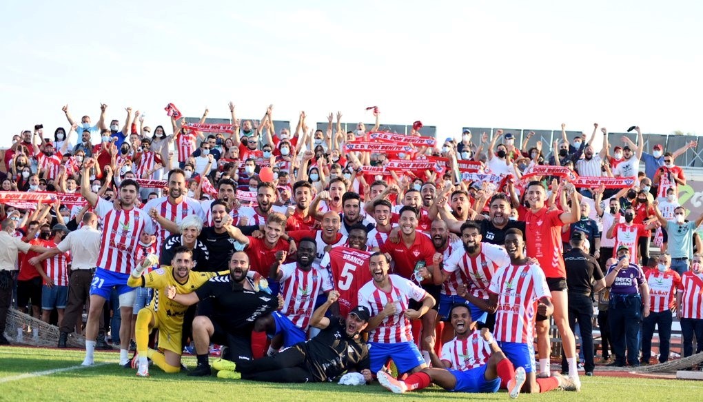 el Don Benito celebra el triunfo