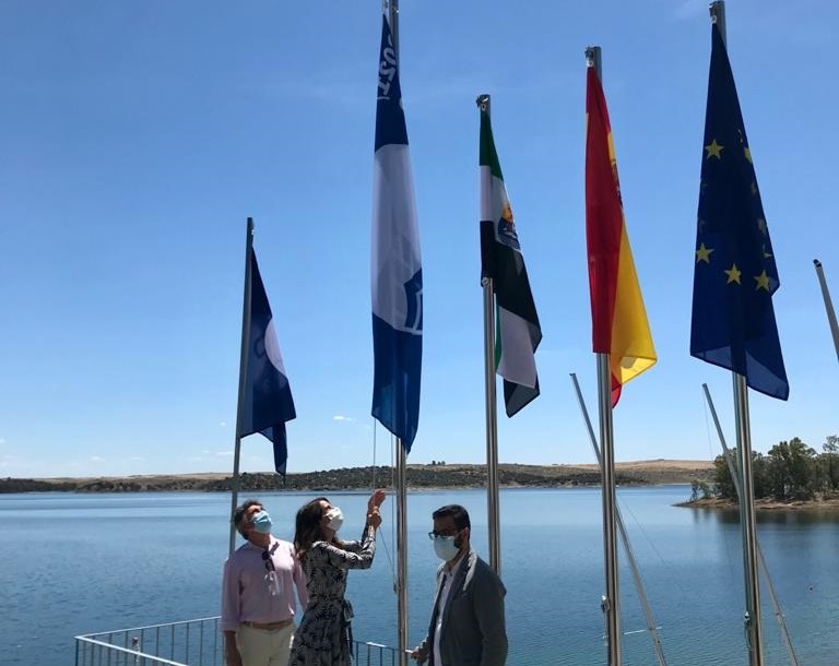bandera azul orellana