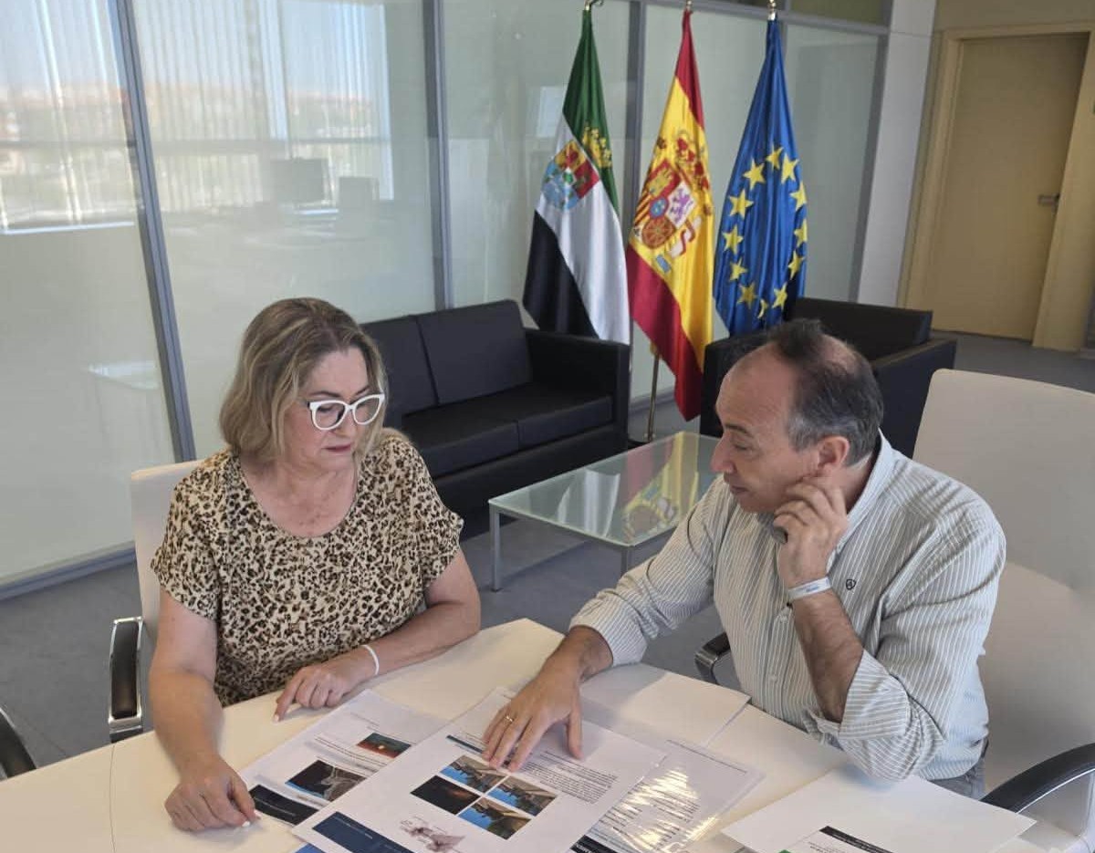 reunion alcaldesa orellana y consejero de cultura