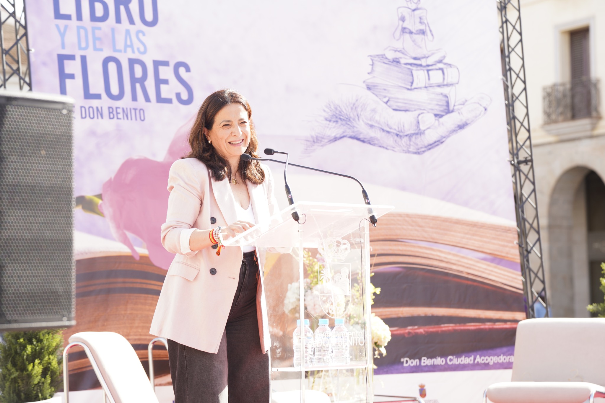 feria libro, alcaldesa Elisabeth Medina