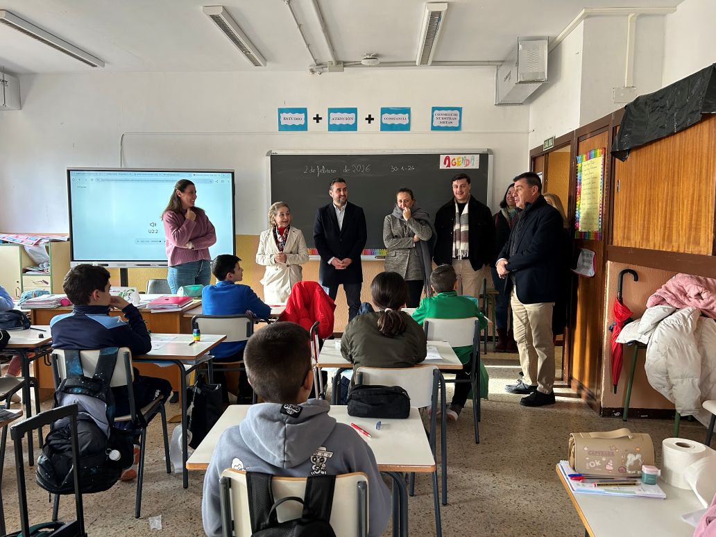 visita consejera Educación a colegios