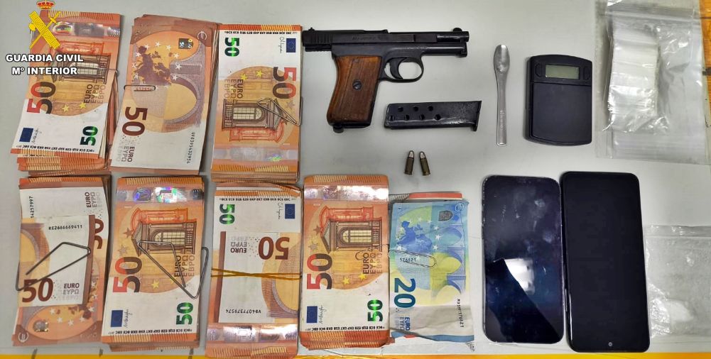 dinero armas
