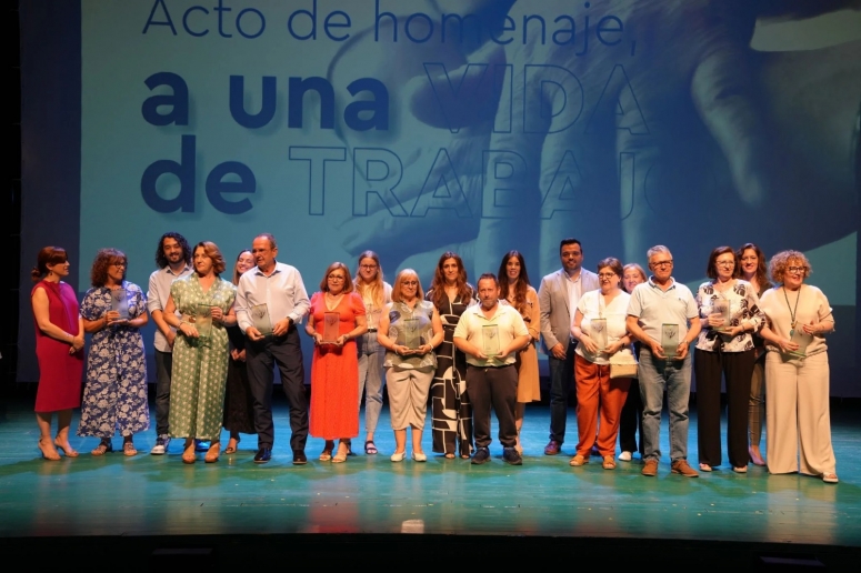 homenaje a mayores vva