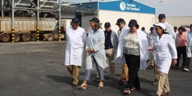 Begoña García visita Tomates del Guadiana