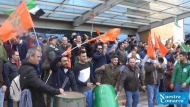 agricultores manifestándose en Feval