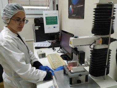 joven contratada en CTAEX gracias al programa