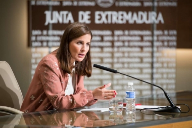 isabel gil rosiña, portavoz de la junta de Extremadura