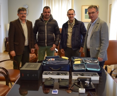 entrega de material a conquista