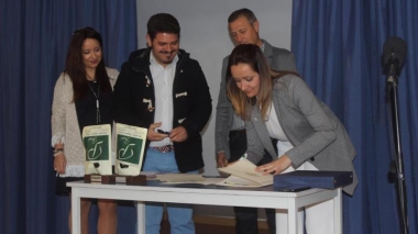 firma hermanamiento Vivares-Brovales