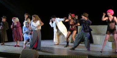 la asamblea de mujeres en el teatro romano de Medellín