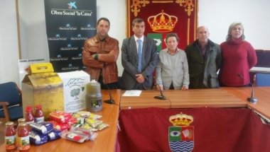 presentación de las cestas de Navidad en Santa Amalia