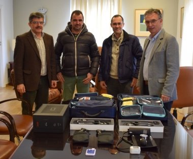 entrega de material a conquista