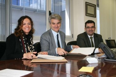 firma convenio para el parque infantil del hospital Don Benito-Villanueva