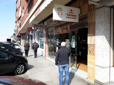 despacho de pan en calle ayala de don benito