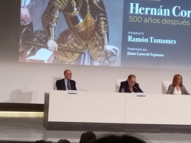 tamames presentando libro de hernán cortés