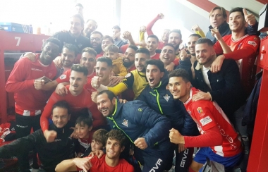 don benito festeja el triunfo frente al talavera