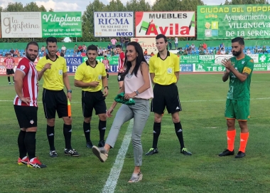 conchi hidalgo saque de honor