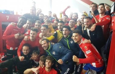 don benito festeja el triunfo frente al talavera