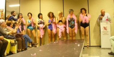 desfile de la asociación contra el cáncer
