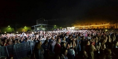 público viendo a Malú en Don Benito