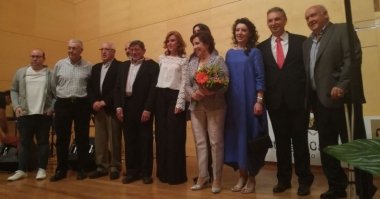 Victoria Prego y el jurado del premio y el alcalde