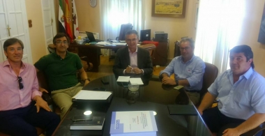reunión del alcalde de Don Benito con representantes de Greif