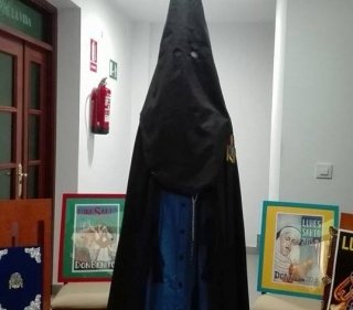 habito del Lunes Santo en Don Benito