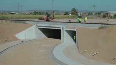 obra del paso bajo la vía del ferrocarril