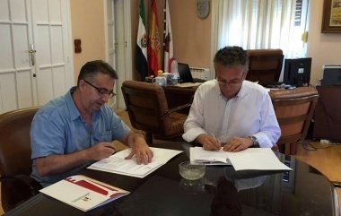 firma de la cesión del local a upa-uce