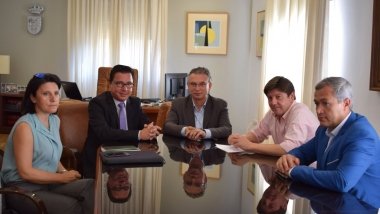 el alcalde, con responsables de telefónica