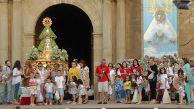 ofrenda a la Virgen de las Cruces