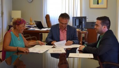 Firma del convenio en Don Benito