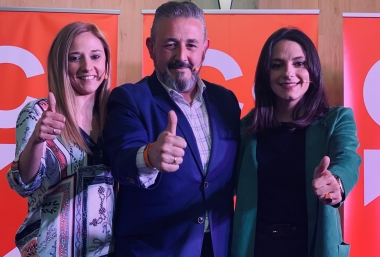 maria luisa cifo y maria jose calderon con el candidato al Senado